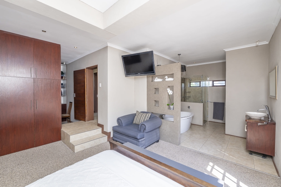 4 Bedroom Property for Sale in Protea Heights Western Cape